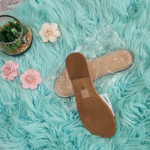 Slippers - Picture 2 of 3